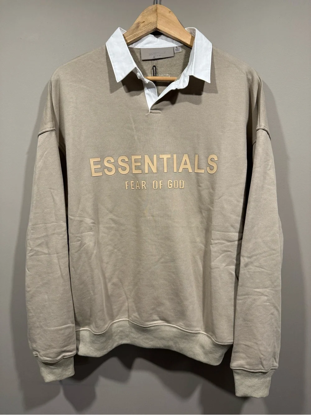 Fear of God ESSENTIALS Crewneck collared Sweatshirt in Taupe